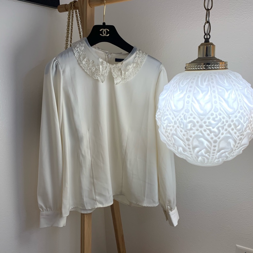 Lace collar shirt